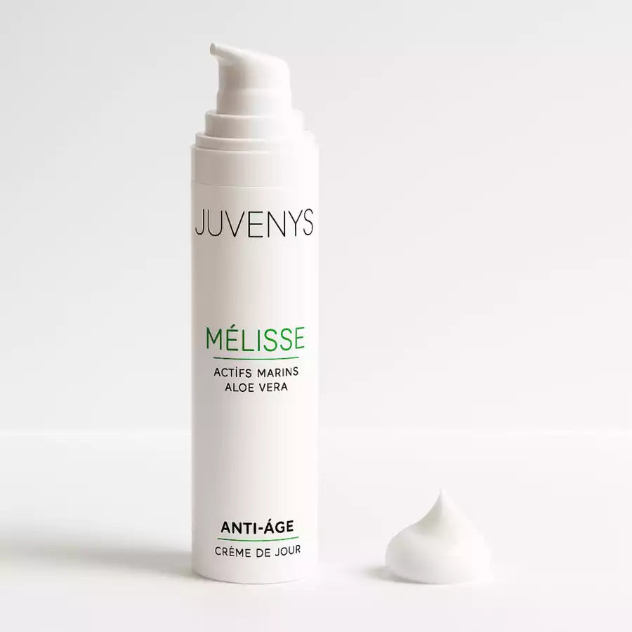 Vue avec noisette de la crème de jour anti-âge aux actifs marins innovants Juvenys