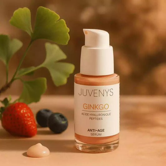 Sérum Juvenys anti age fermeté et éclat au ginkgo et peptides - vue ginkgo et extraits de fraise et myrtille et vue texture et couleur sérum